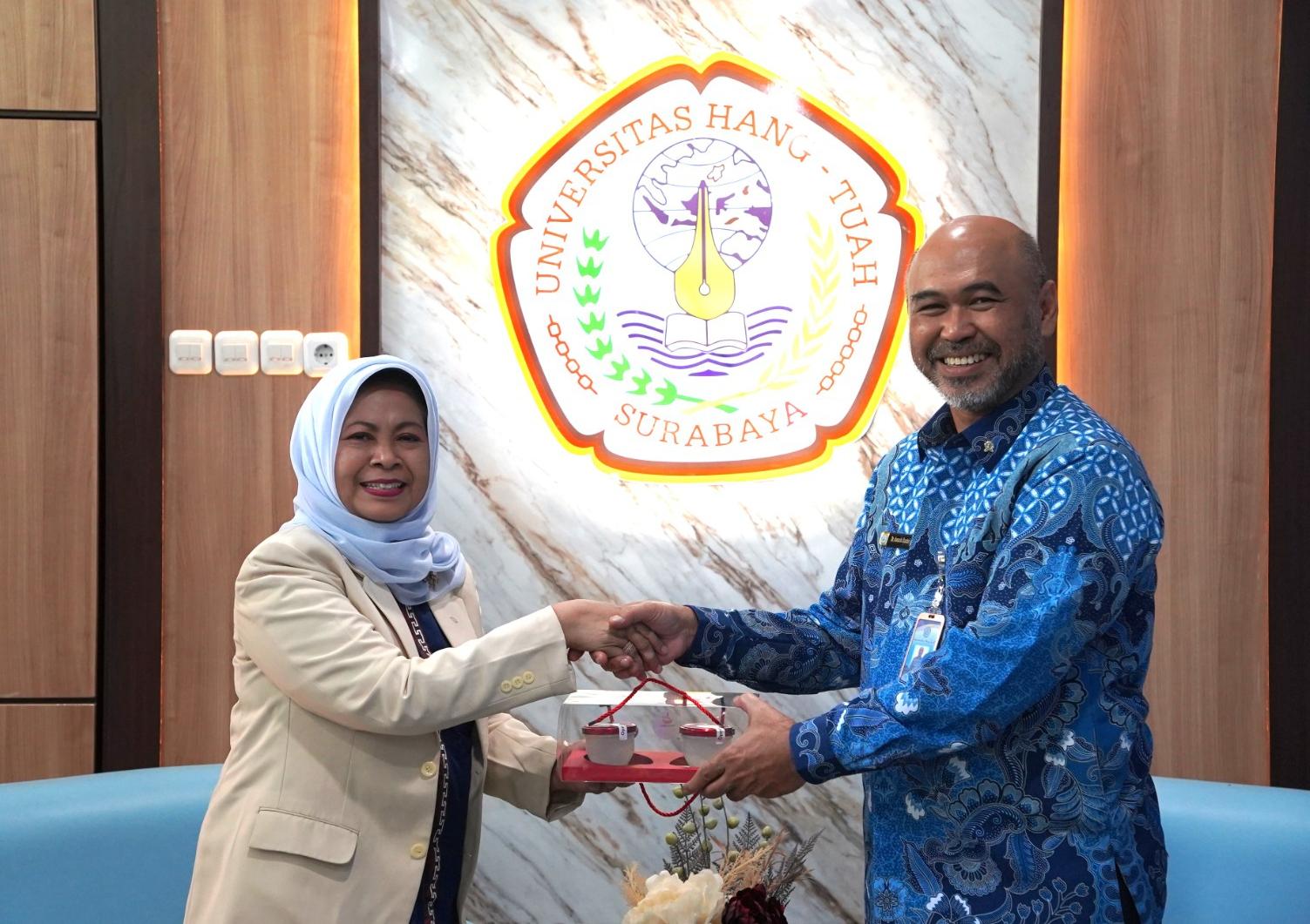 UHT dan UWK Teken MoU, Perkuat Kolaborasi Beasiswa dan Internasionalisasi Pendidikan