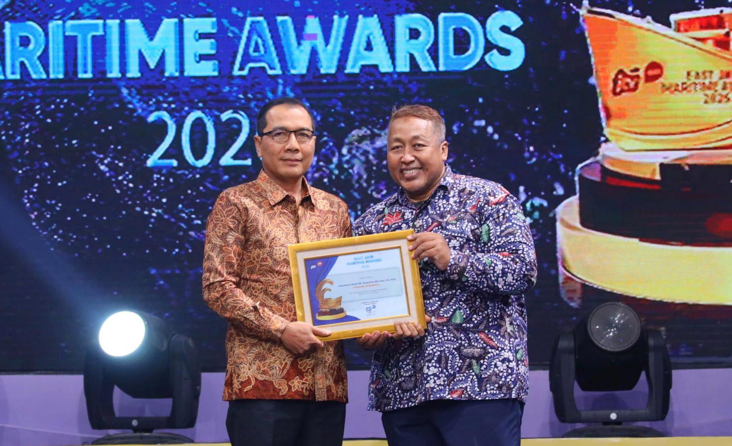 Pangkoarmada II Terima East Java Maritime Awards 2026 Atas Prestasi Koarmada II sebagai Penjaga Kedaulatan Matra Laut Jawa Timur