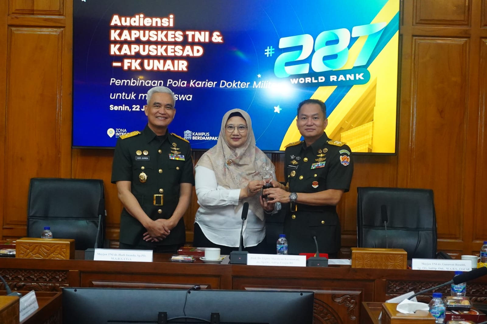 Dekan FK UNAIR Sambut Audiensi Kapuskes TNI dan Kapuskesad