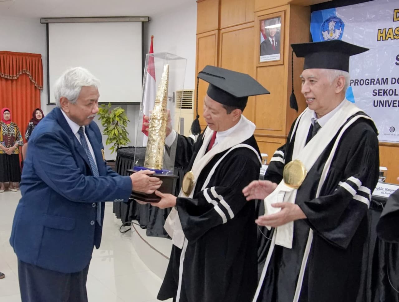 Membanggakan! Tiga Dosen UHT Raih Gelar Doktor Ilmu Lingkungan di Universitas Brawijaya